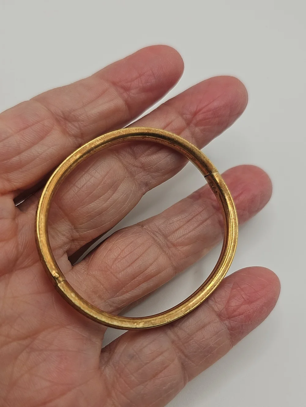 Childs 14K Gold Filled Bangle Bracelet. Hinged To Open.works Good.
